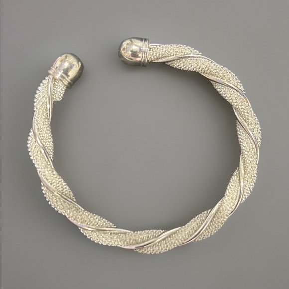 Jewelry - Elegant Silver Twisted Bracelet